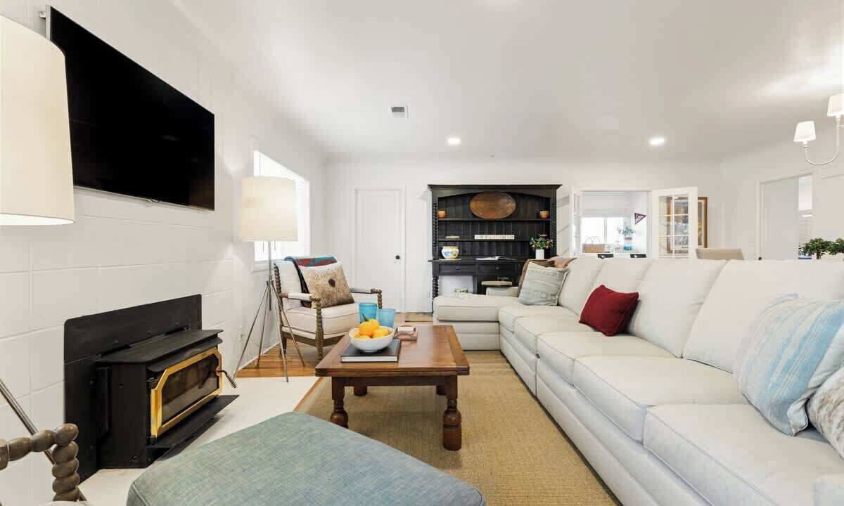 Photo of Livingroom in Exeter
