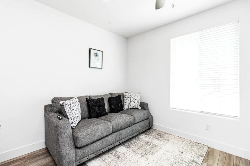 Photo of Livingroom in Roosevelt