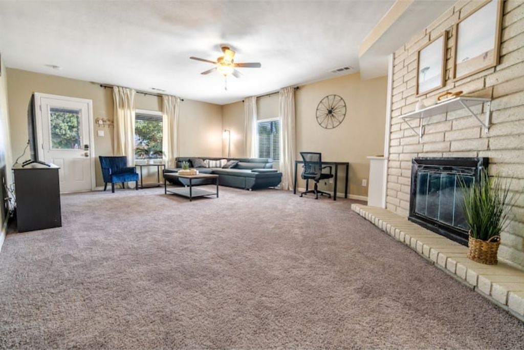 Photo of Livingroom in Exeter