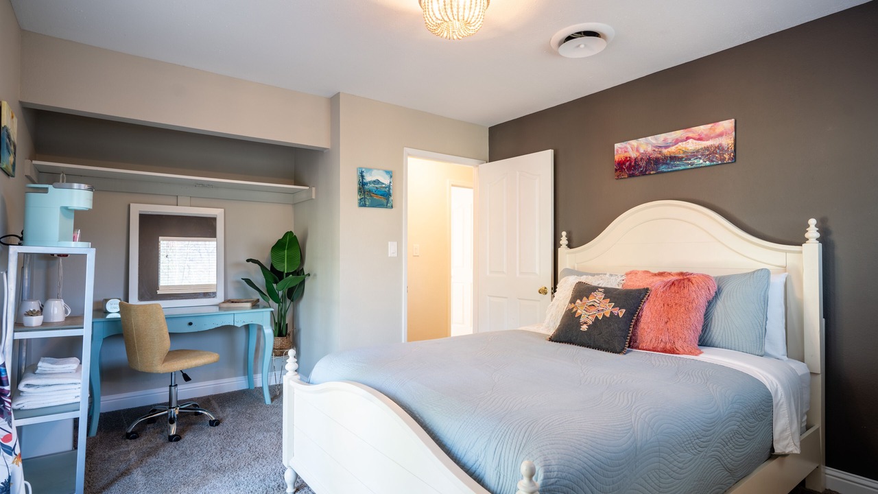 Photo of Bedroom in Shasta Lake