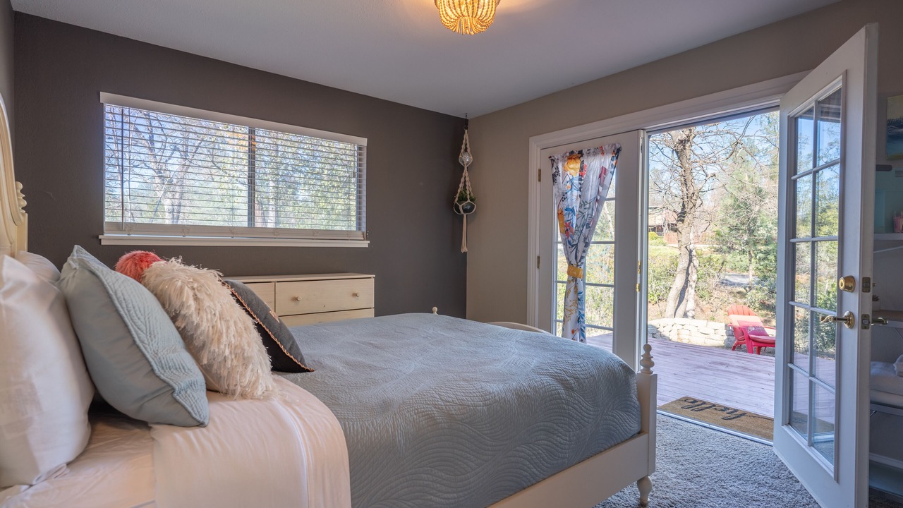 Photo of Bedroom in Shasta Lake