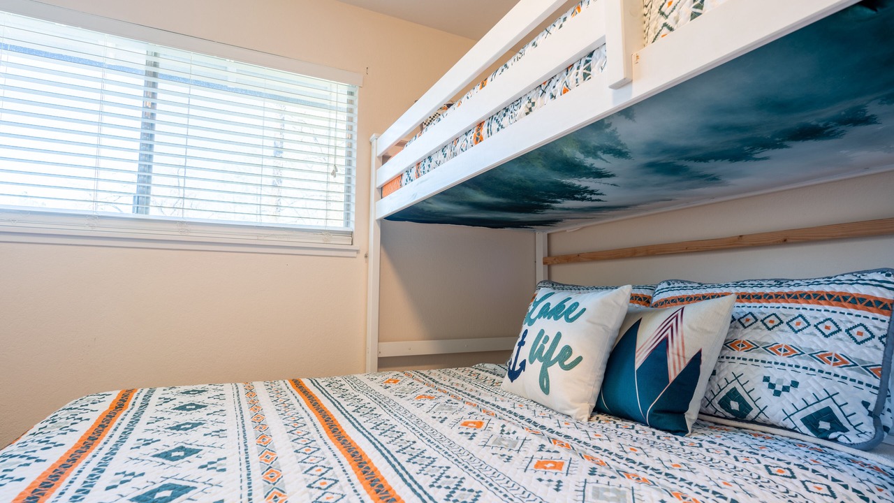 Photo of Bedroom in Shasta Lake