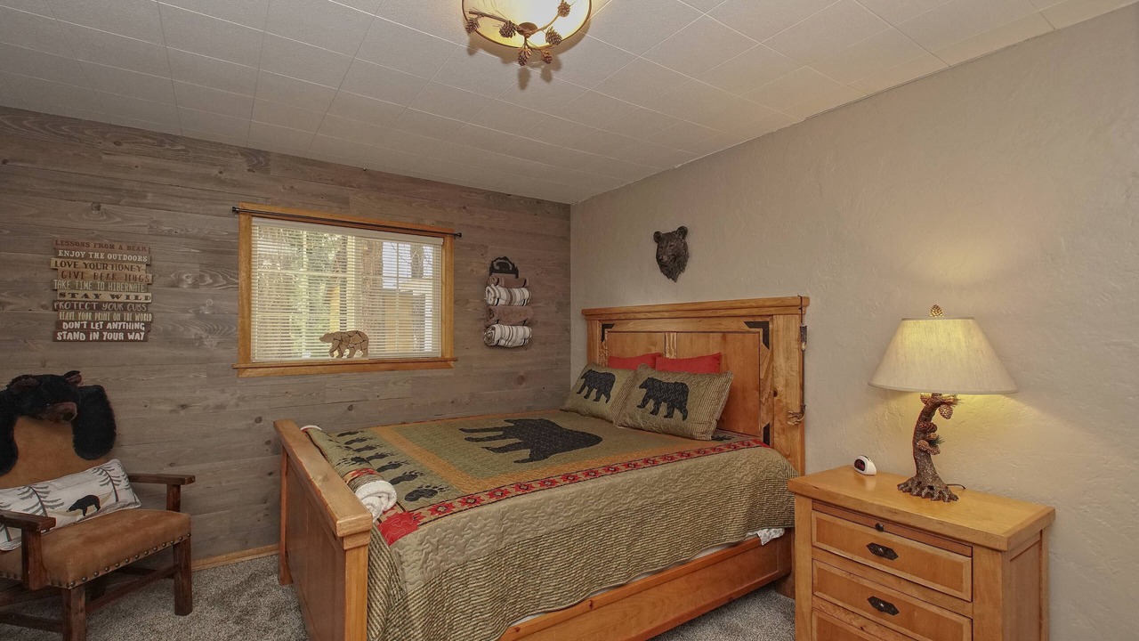 Photo of Bedroom in Shingletown