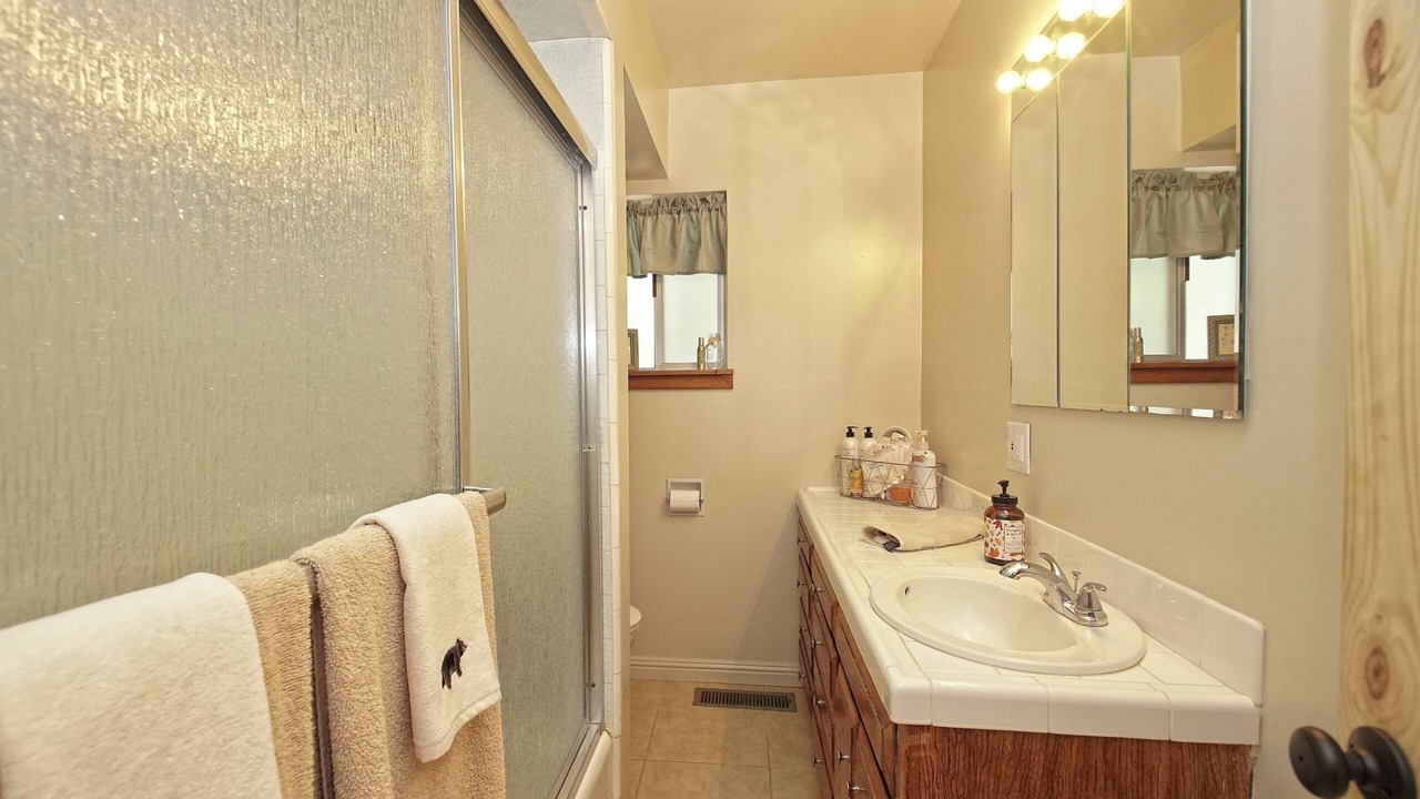 Photo of Bathroom in Shingletown