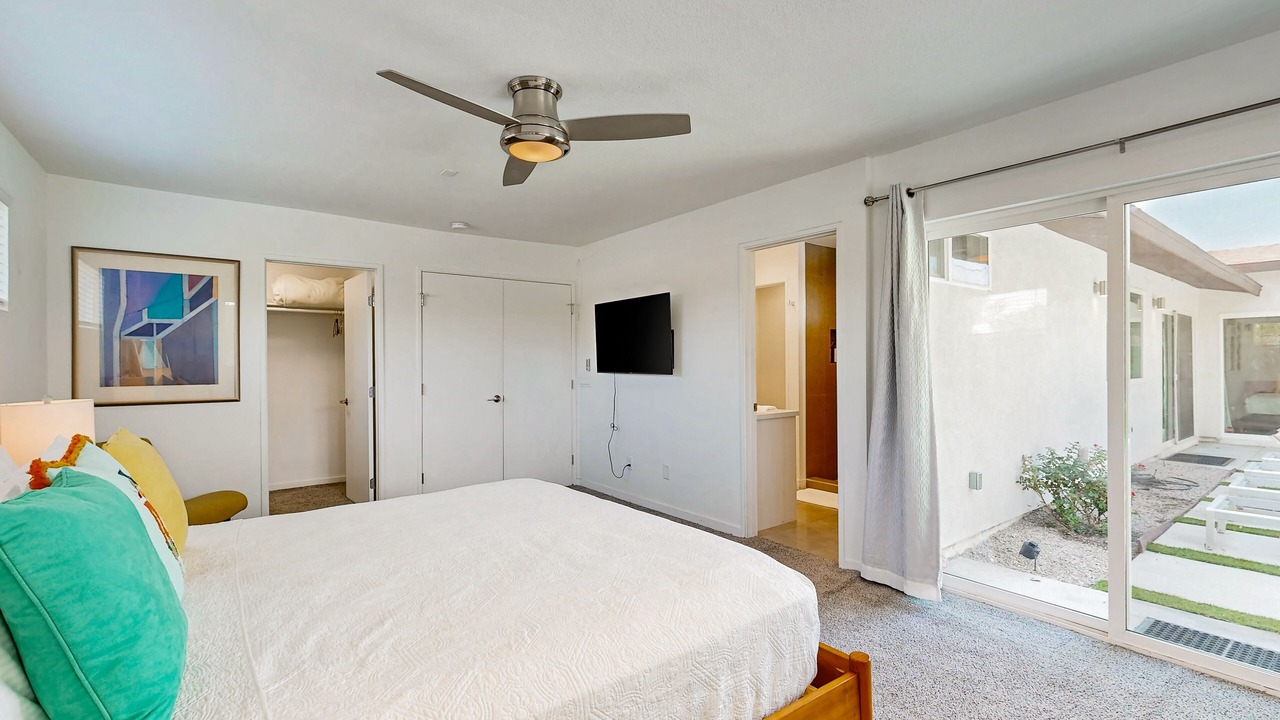 Photo of Bedroom in Racquet Club South