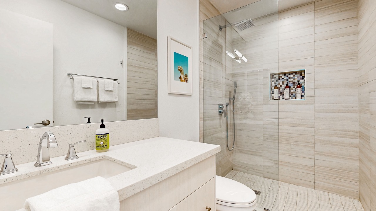 Photo of Bathroom in Racquet Club South