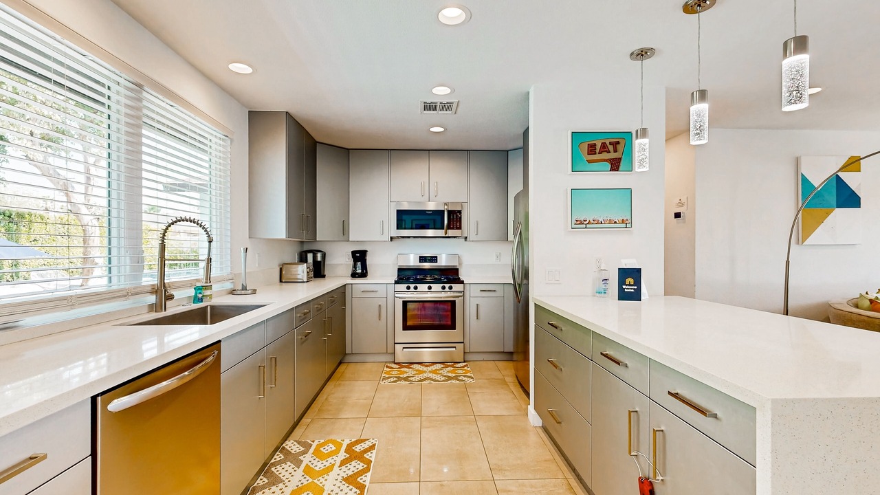 Photo of Kitchen in Racquet Club South