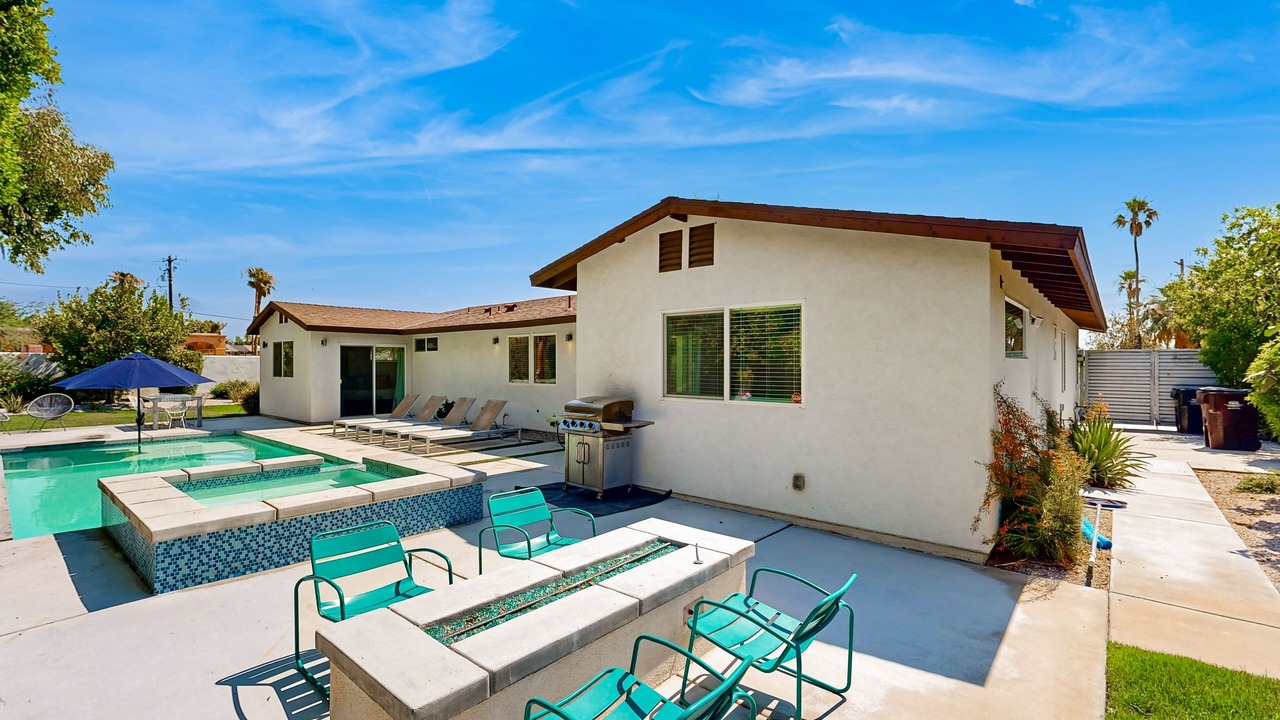 Photo of Outdoor in Racquet Club South