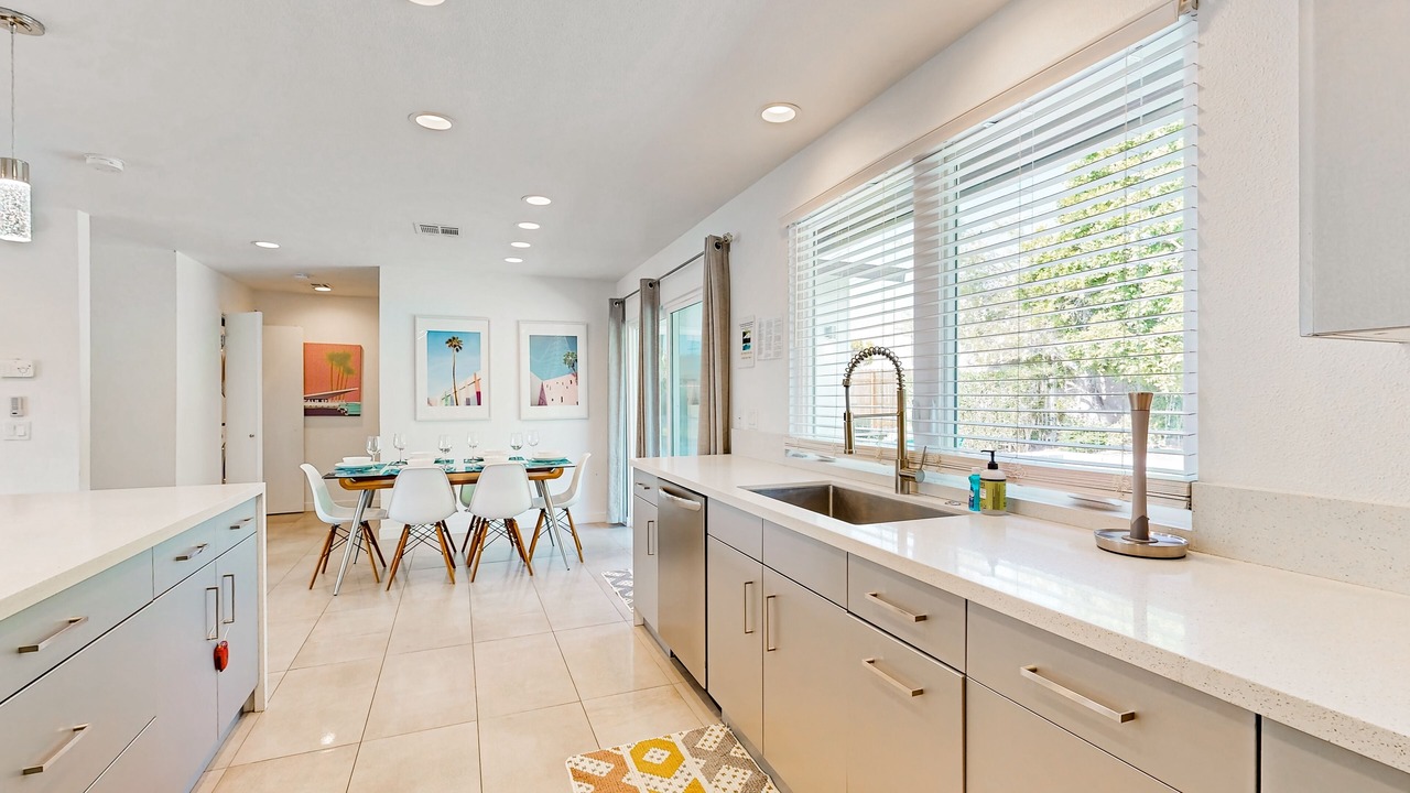 Photo of Kitchen in Racquet Club South