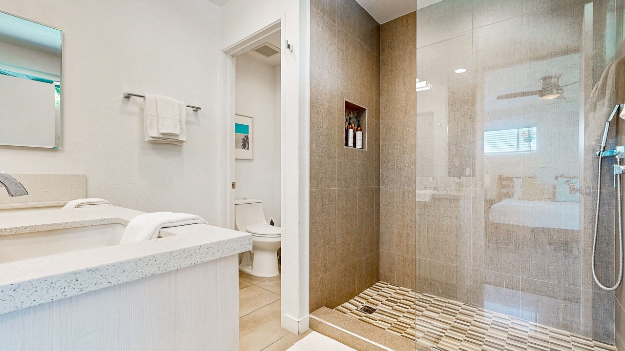 Photo of Bathroom in Racquet Club South