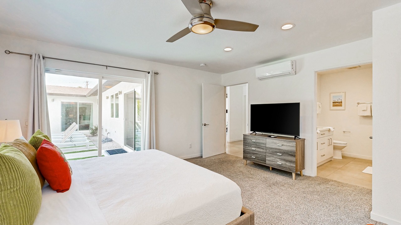 Photo of Bedroom in Racquet Club South