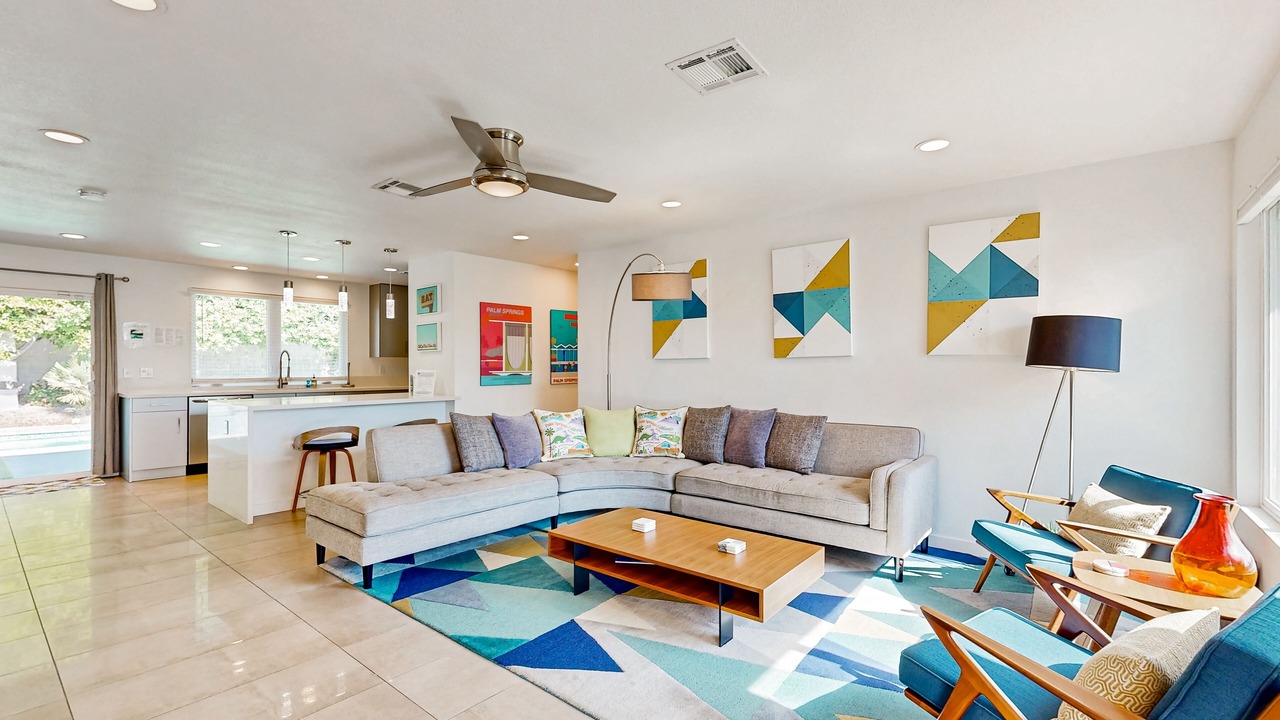 Photo of Livingroom in Racquet Club South