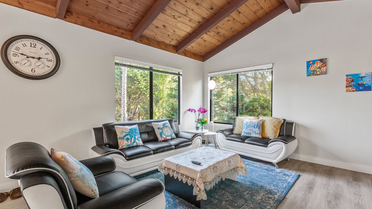 Photo of Livingroom in Moss Beach