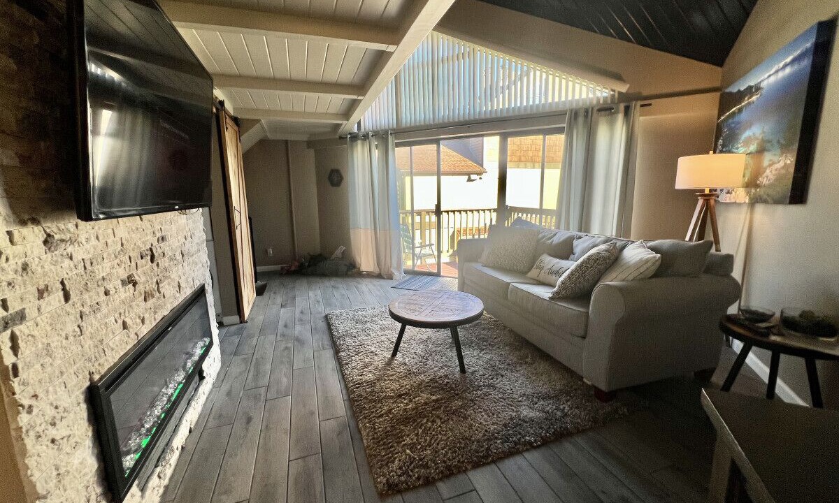Photo of Livingroom in Tahoe Keys
