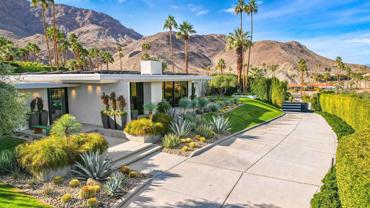 Photo of Outdoor in Thunderbird Heights