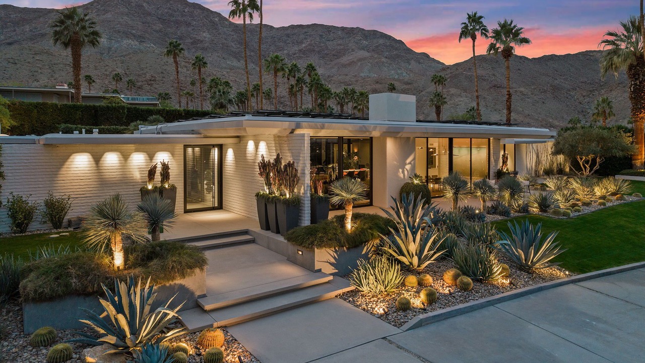 Photo of Outdoor in Thunderbird Heights