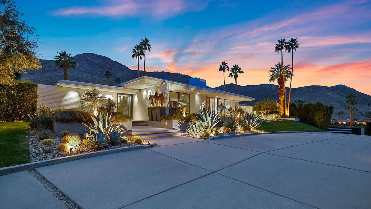 Photo of Outdoor in Thunderbird Heights