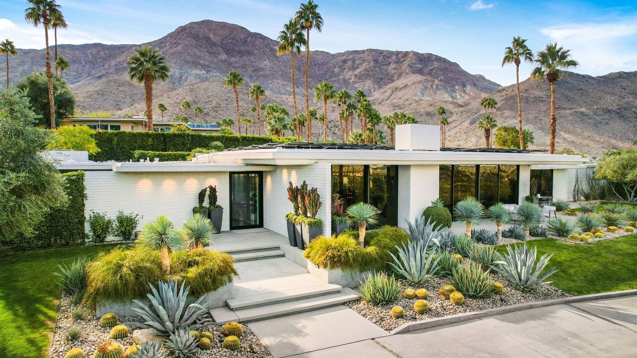 Photo of Outdoor in Thunderbird Heights
