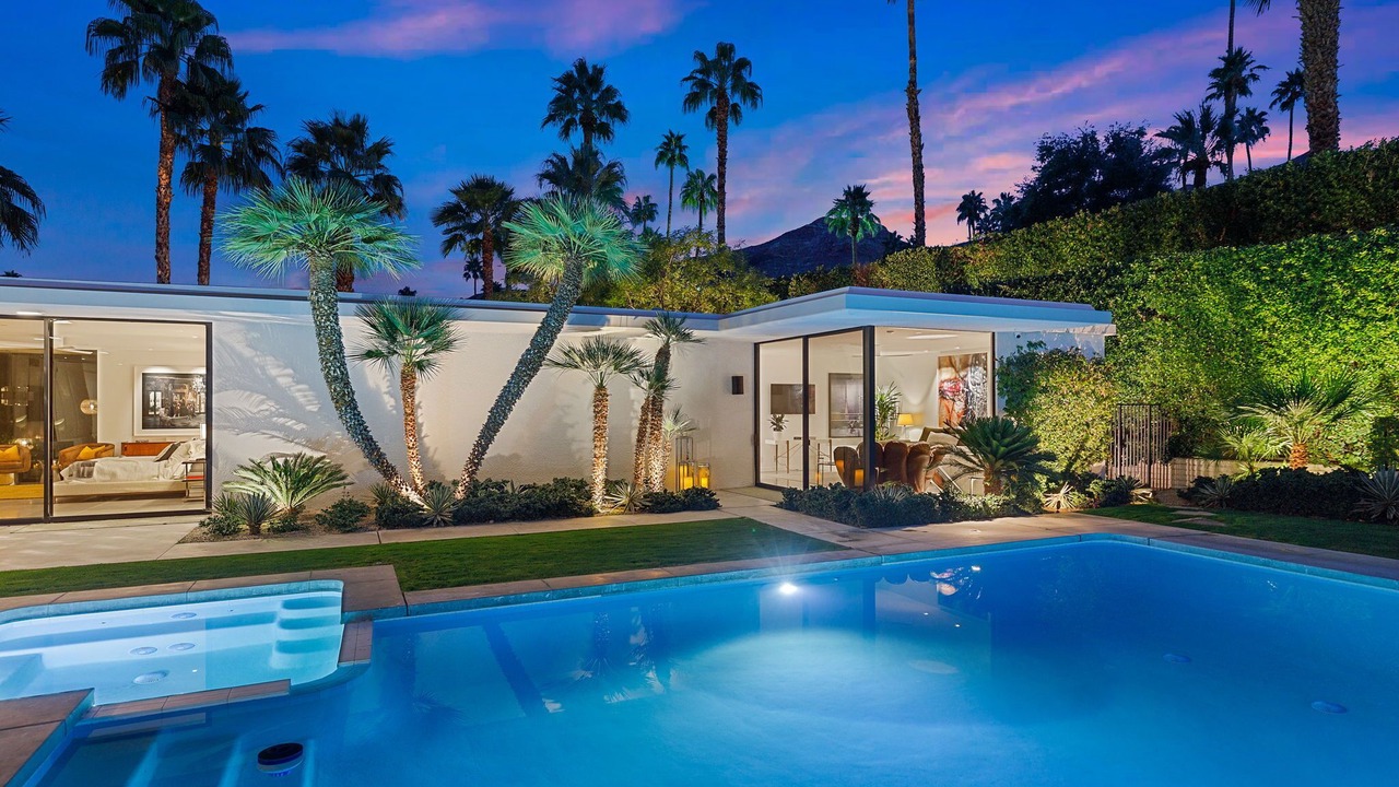 Photo of Outdoor in Thunderbird Heights