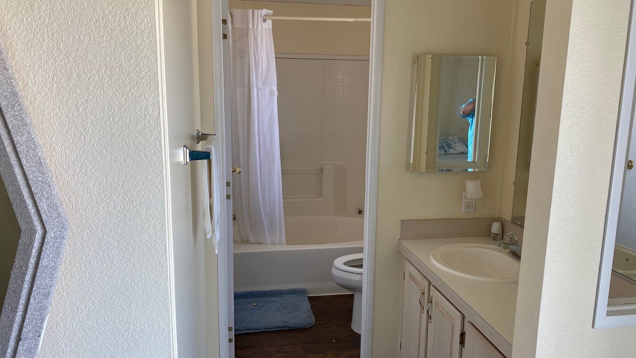 Photo of Bathroom in Olancha