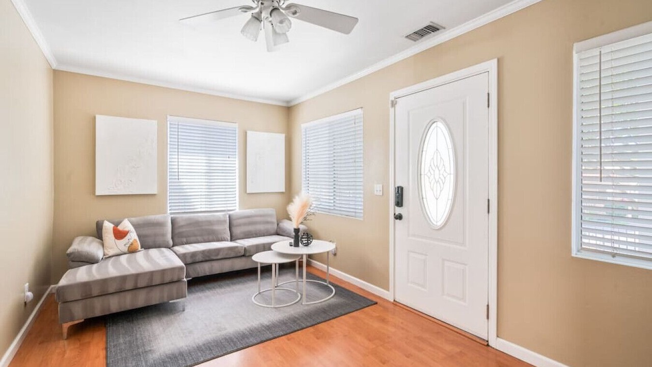 Photo of Livingroom in Eastside