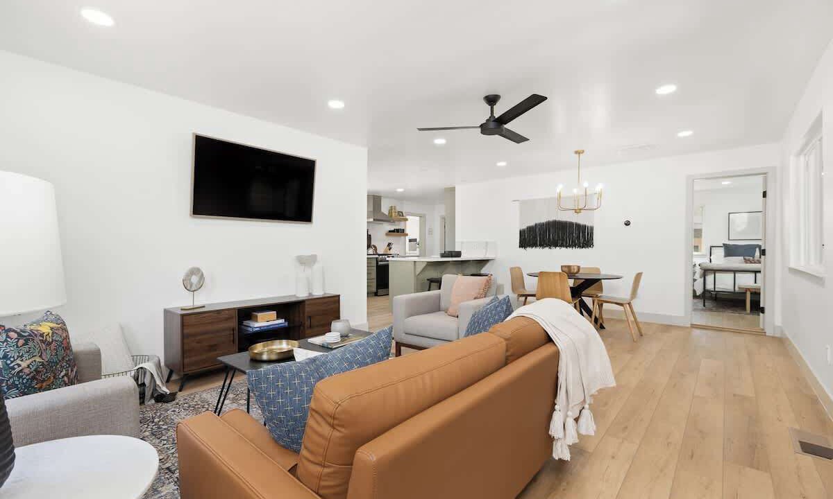 Photo of Livingroom in Exeter