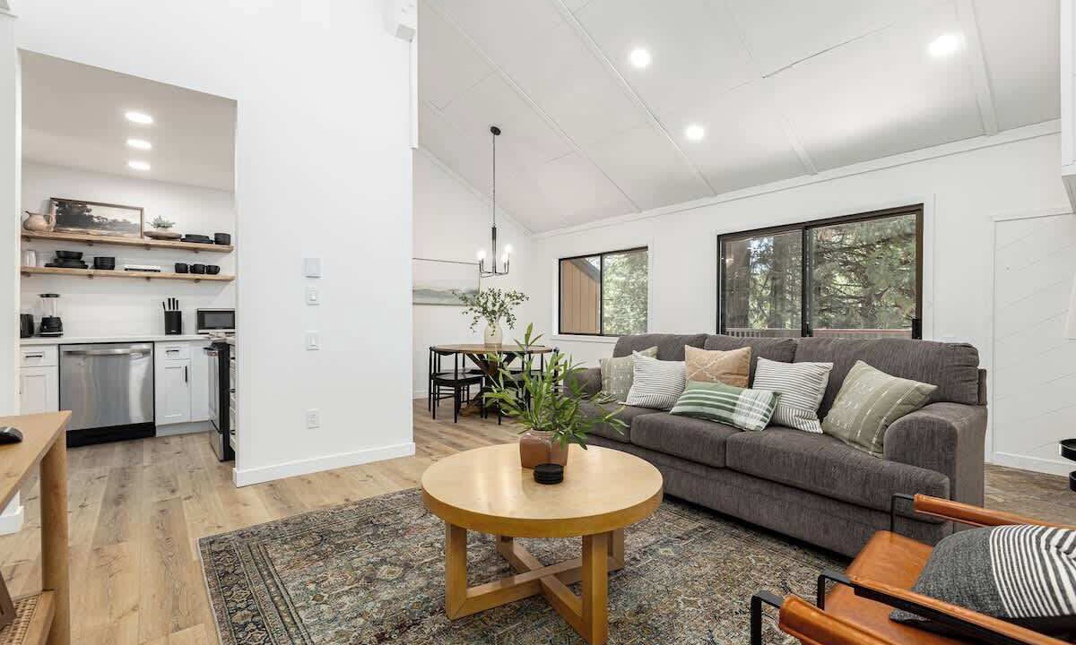 Photo of Livingroom in Shaver Lake
