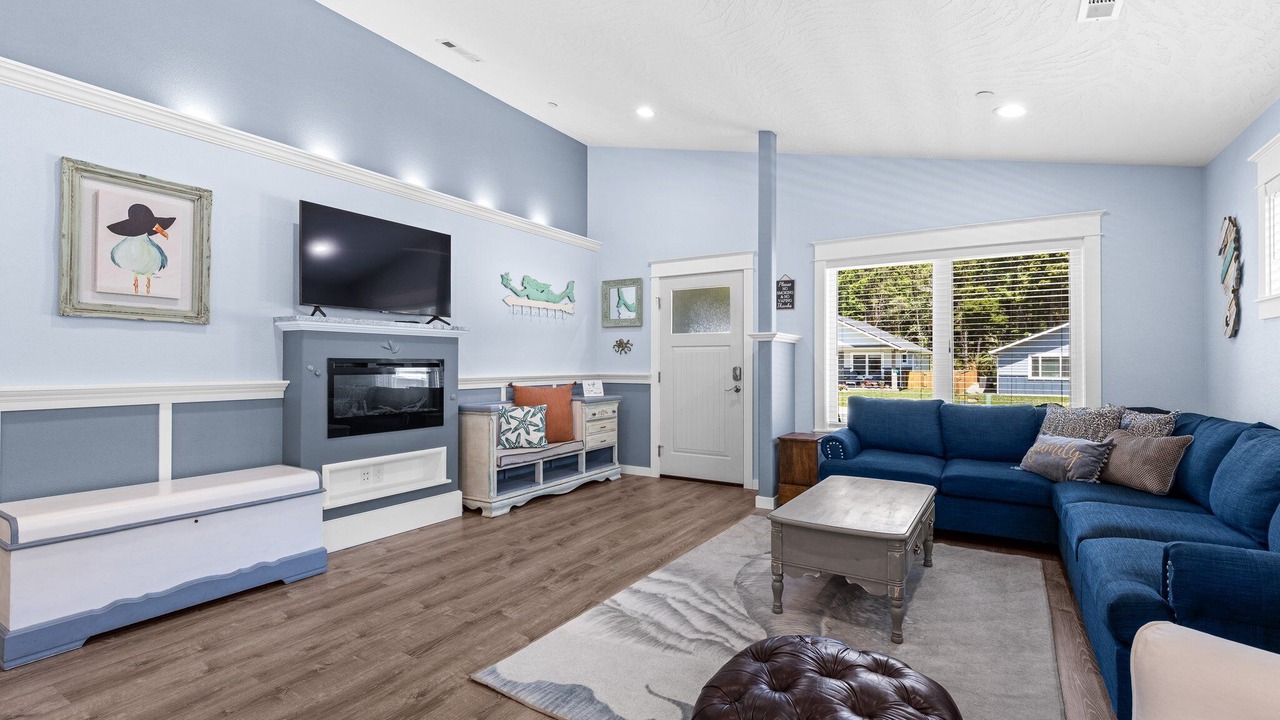 Photo of Livingroom in Crescent City North