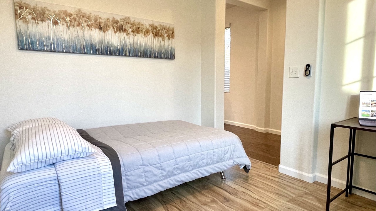 Photo of Bedroom in Raisin
