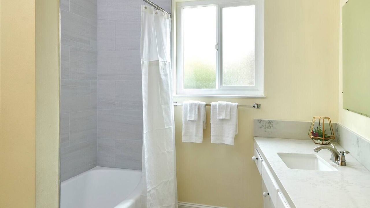 Photo of Bathroom in Raisin