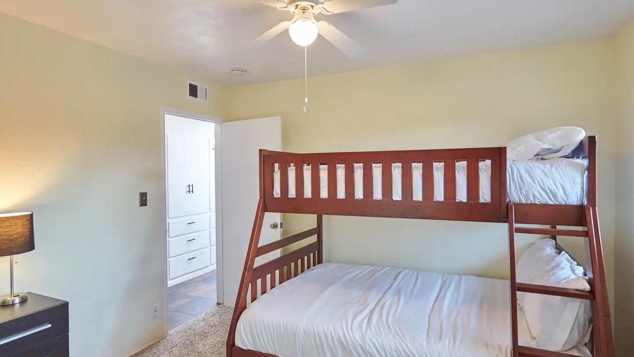 Photo of Bedroom in Raisin