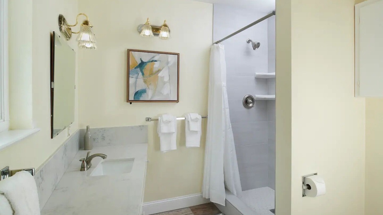 Photo of Bathroom in Raisin