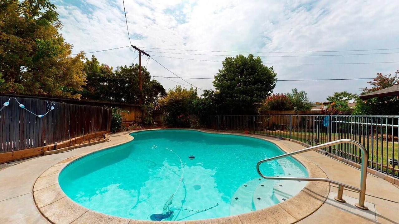 Photo of Outdoor in Raisin