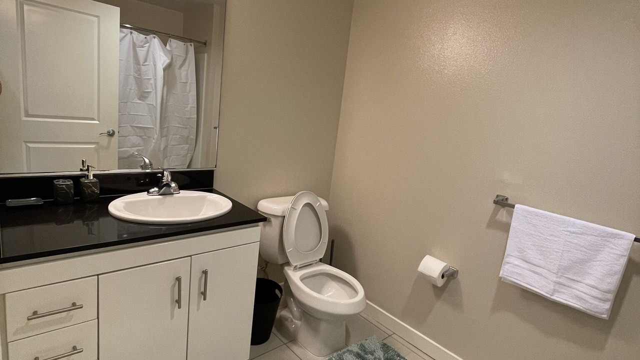 Photo of Bathroom in Mid-Wilshire