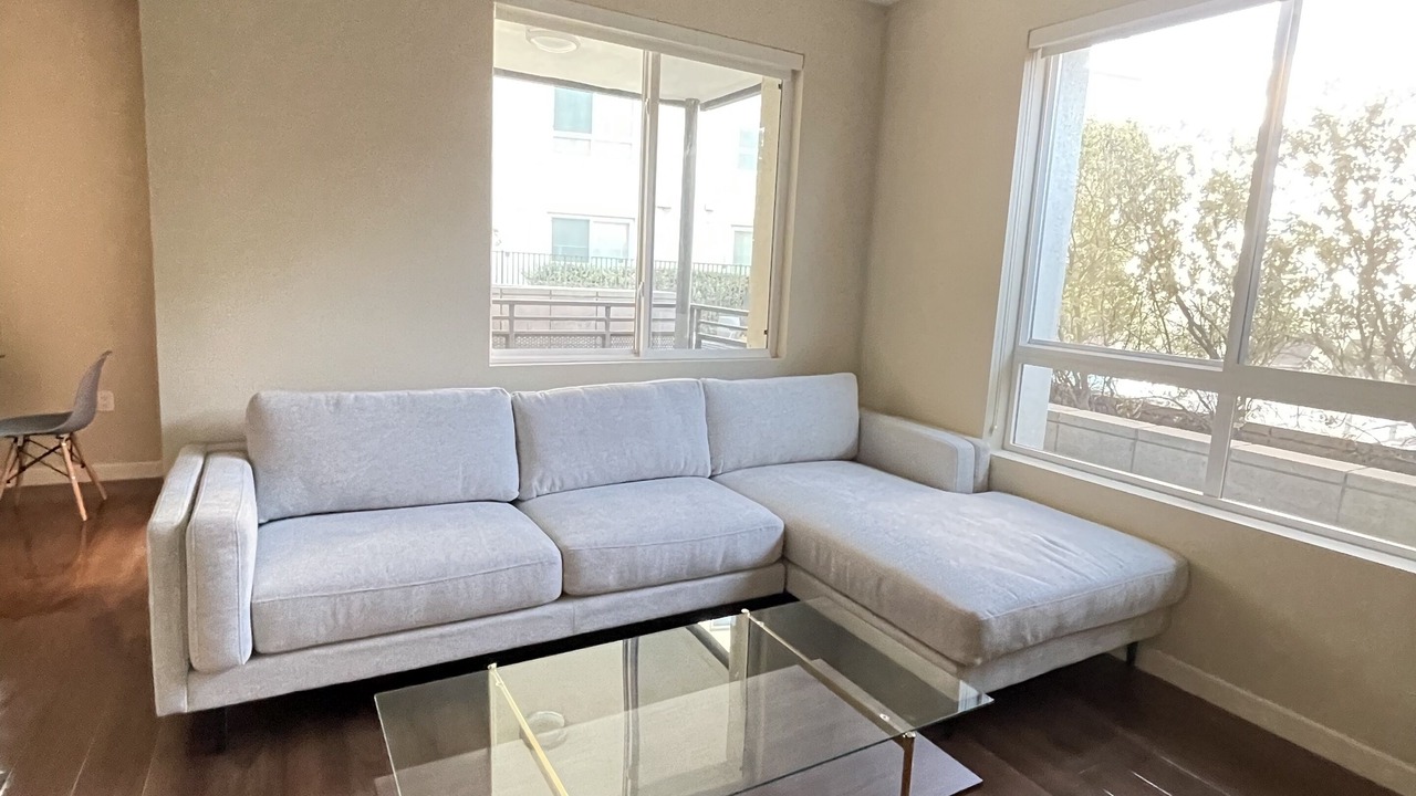 Photo of Livingroom in Mid-Wilshire