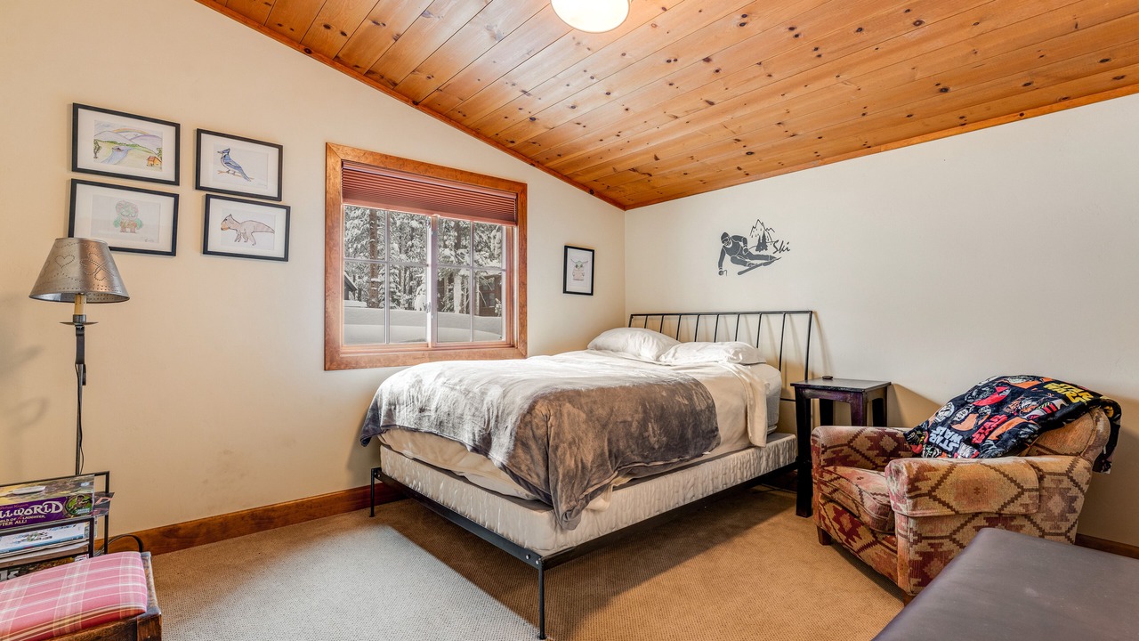 Photo of Bedroom in Serene Lakes