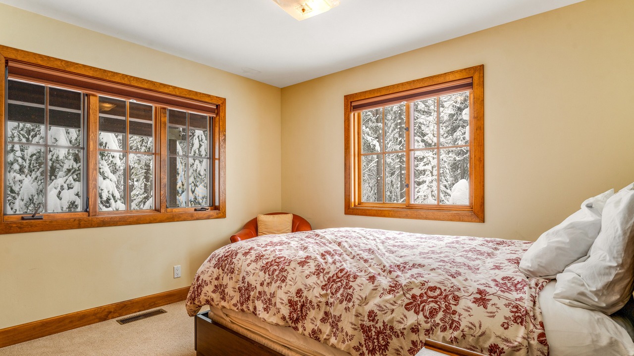 Photo of Bedroom in Serene Lakes