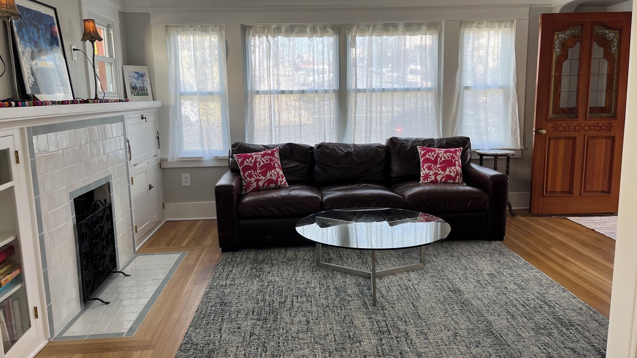 Photo of Livingroom in University Heights