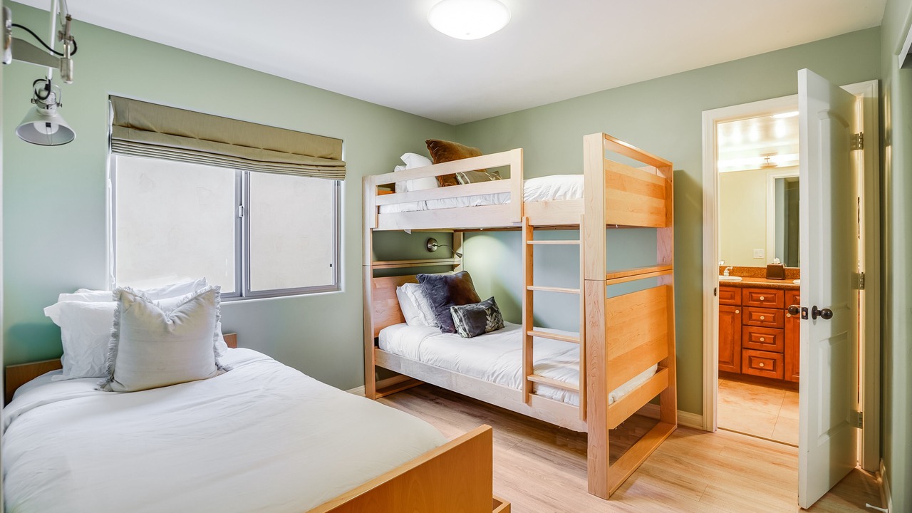 Photo of Bedroom in South Mission Beach