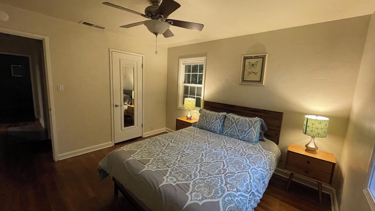 Photo of Bedroom in Arden-Arcade