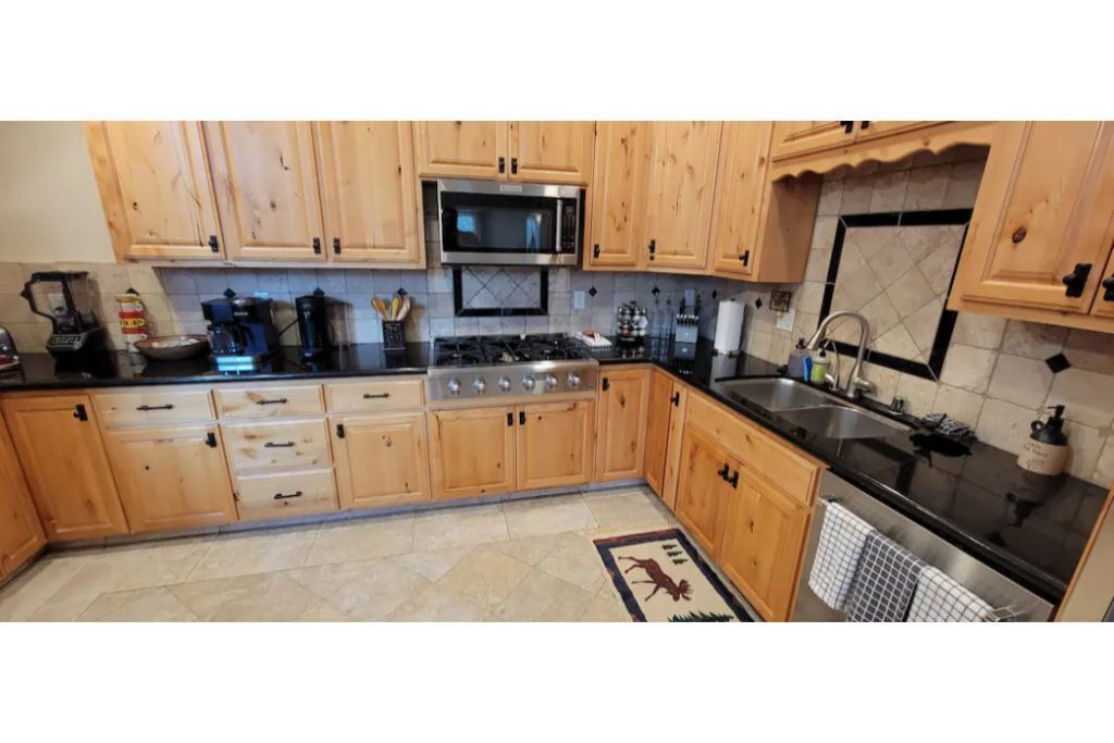 Photo of Kitchen in Shaver Lake