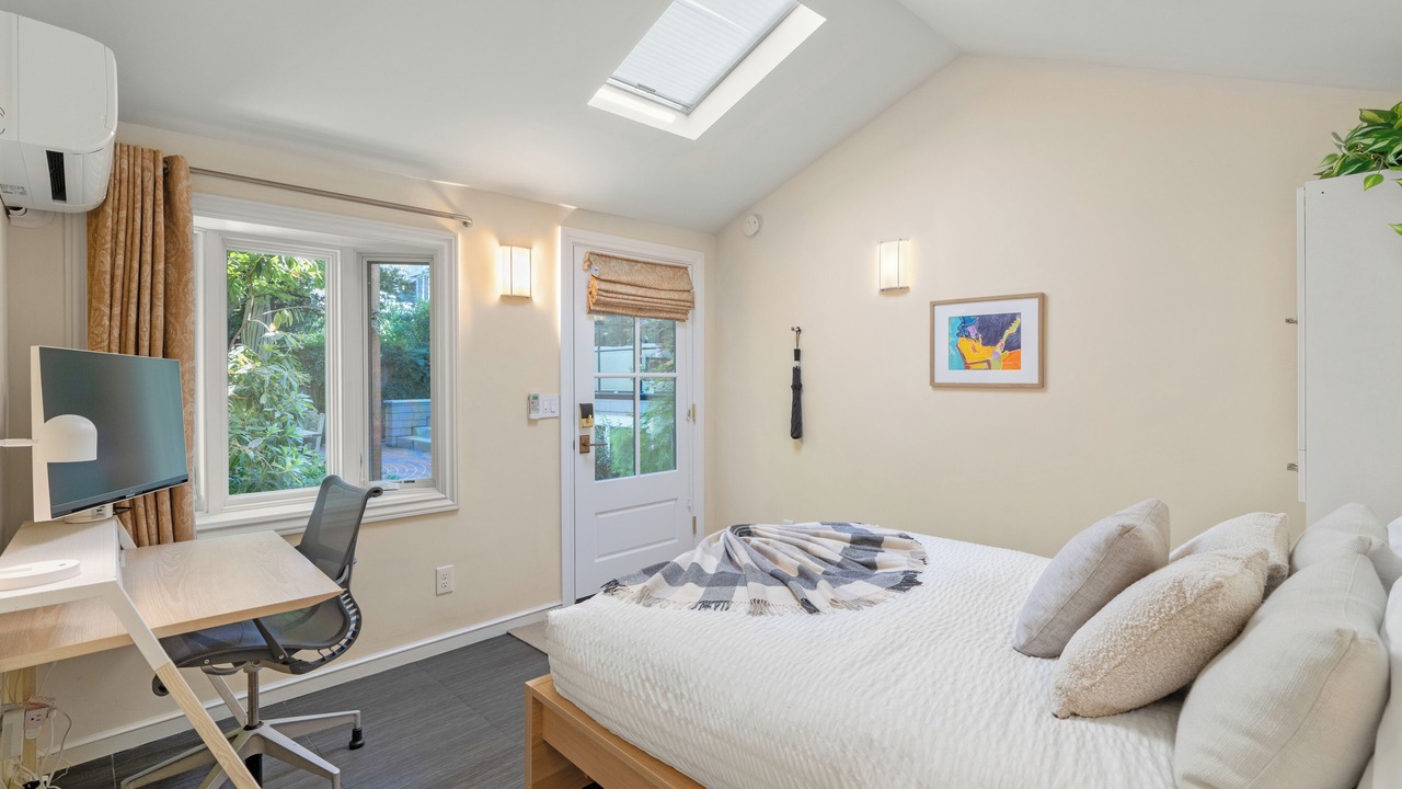 Photo of Bedroom in University South