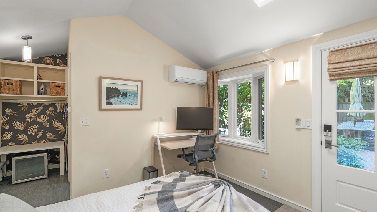 Photo of Bedroom in University South