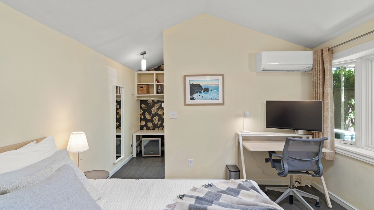 Photo of Bedroom in University South