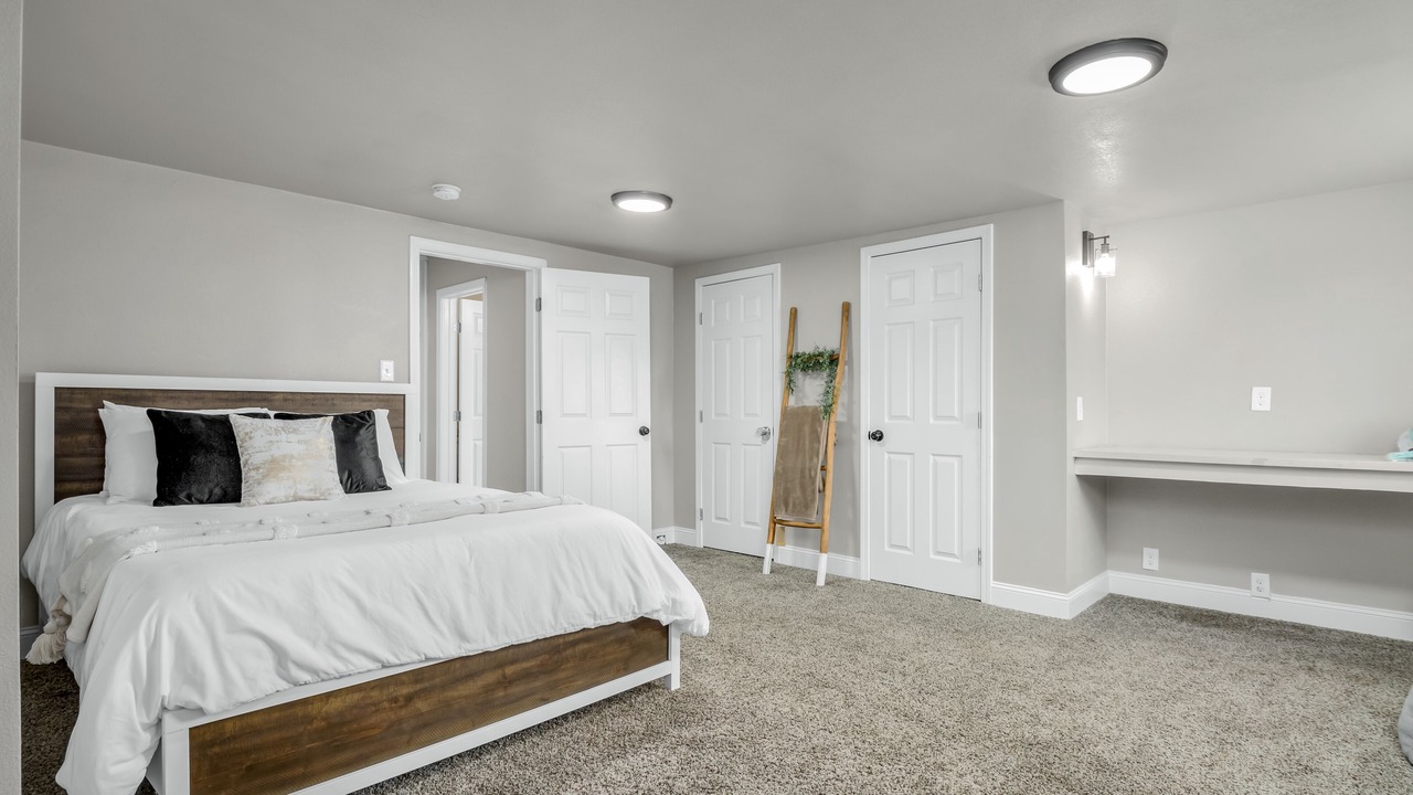 Photo of Bedroom in Raisin
