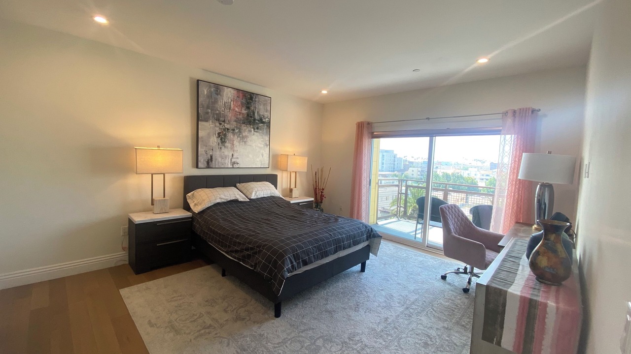 Photo of Bedroom in Wilshire Center