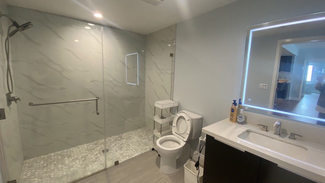 Photo of Bathroom in Wilshire Center
