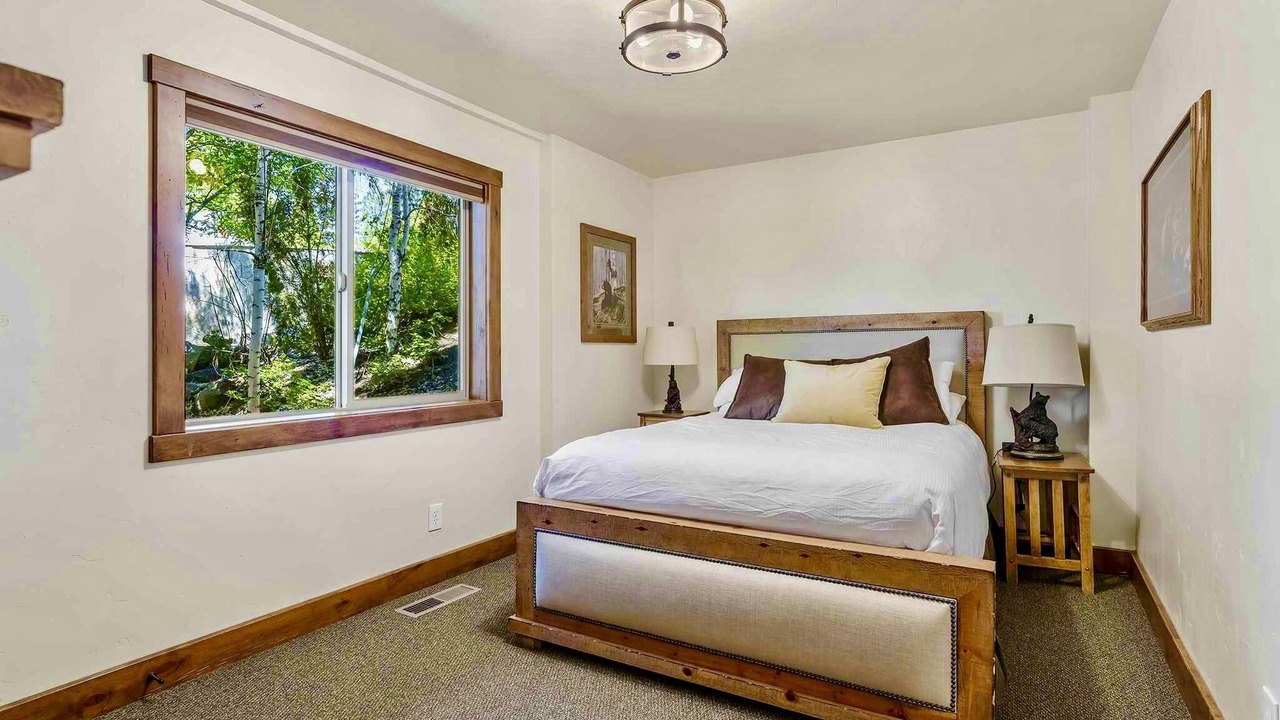 Photo of Bedroom in Round Hill Village