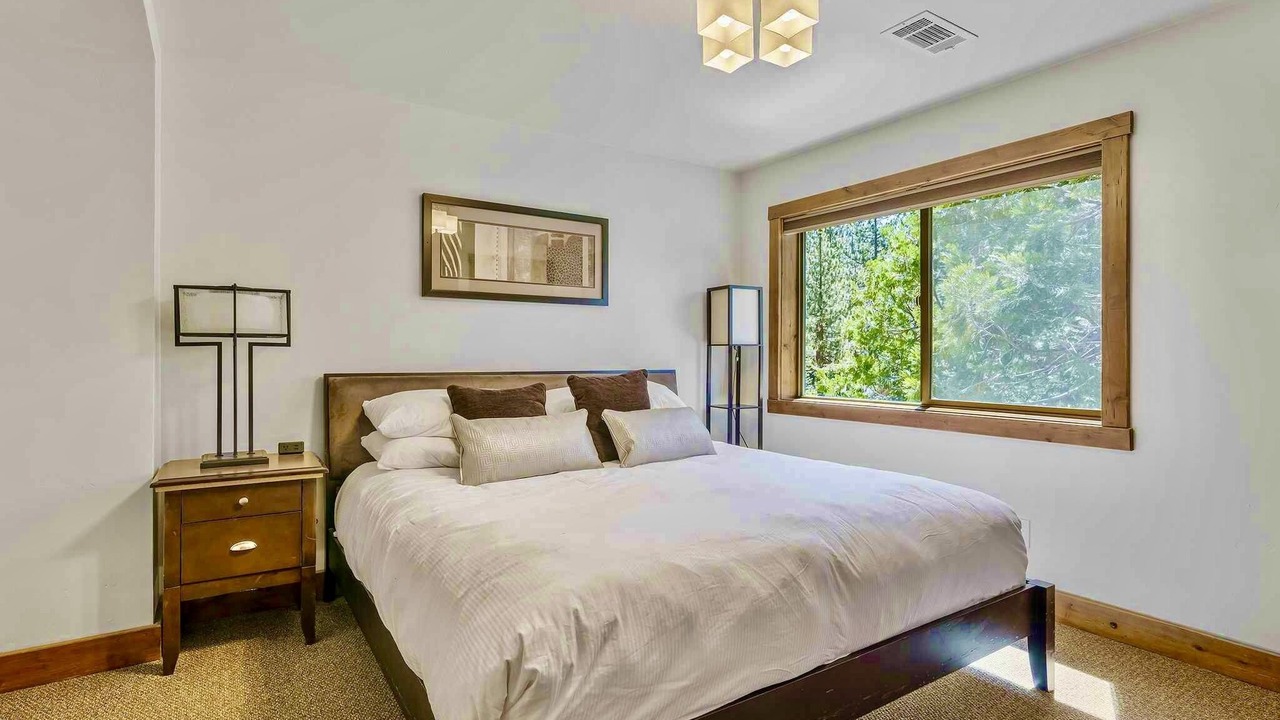Photo of Bedroom in Round Hill Village
