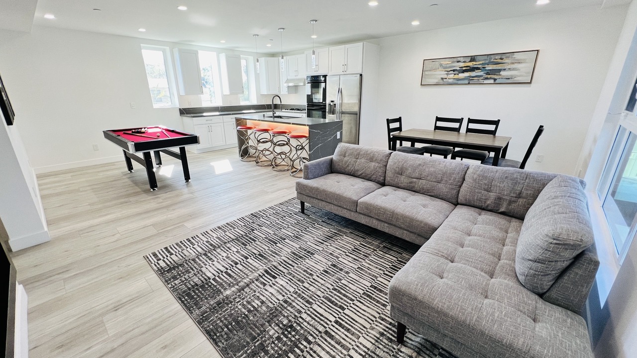 Photo of Livingroom in Valley Glen